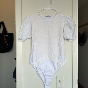 ZARA: WHITE MEDIUM PUFFY SLEEVE BODY SUIT WITH FLOWERS